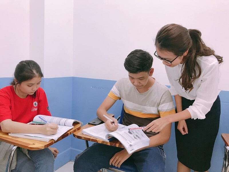 Những câu hỏi này nhằm giúp người phỏng vấn hiểu được nền tảng giáo dục, sở thích và tính cách của ứng viên