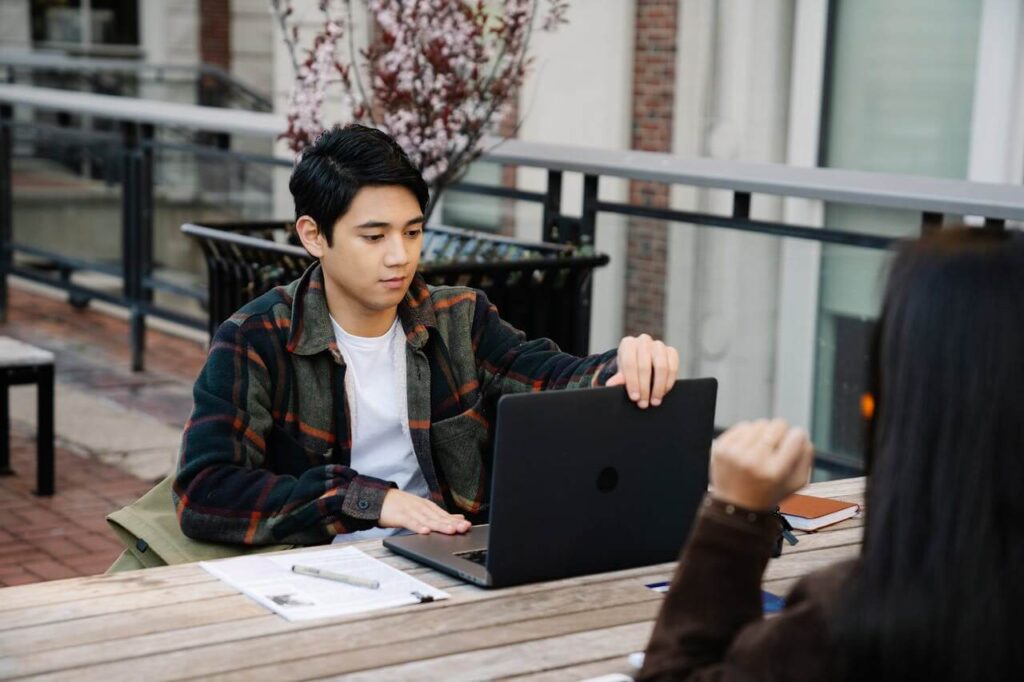 Truyền thông cho mùa tuyển sinh nhờ hợp tác với các trường học khác
