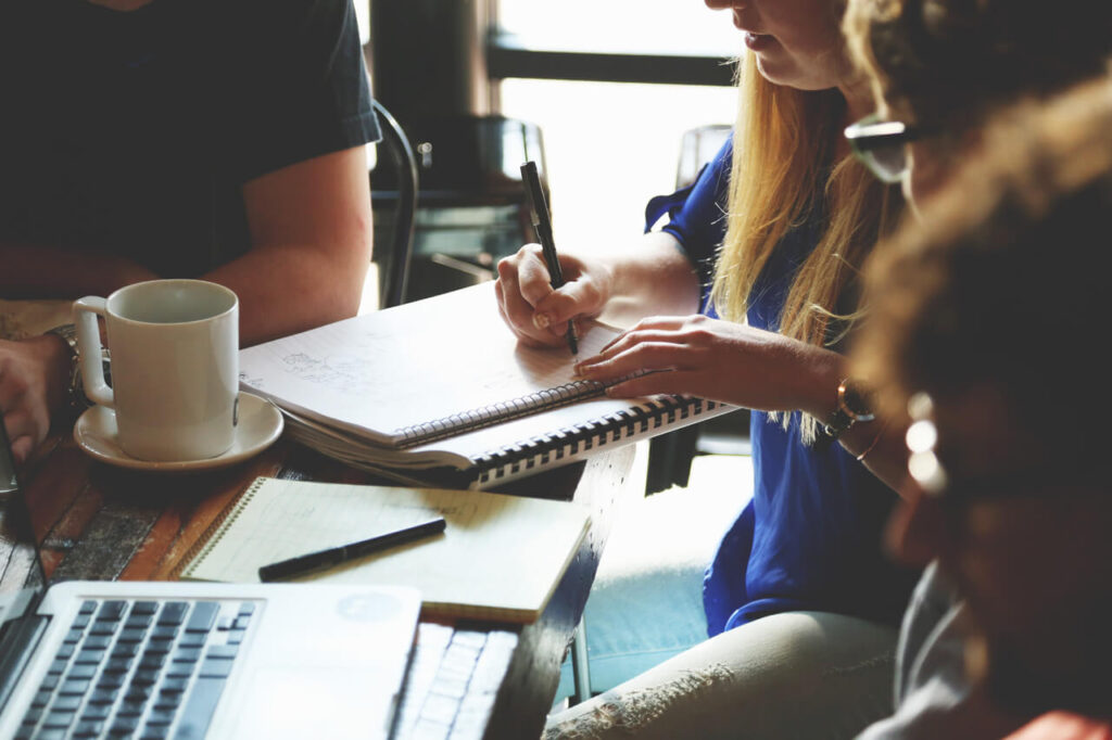 From students to professionals in a wide range of professions, it is easy to meet others in work cafes in Vietnam.