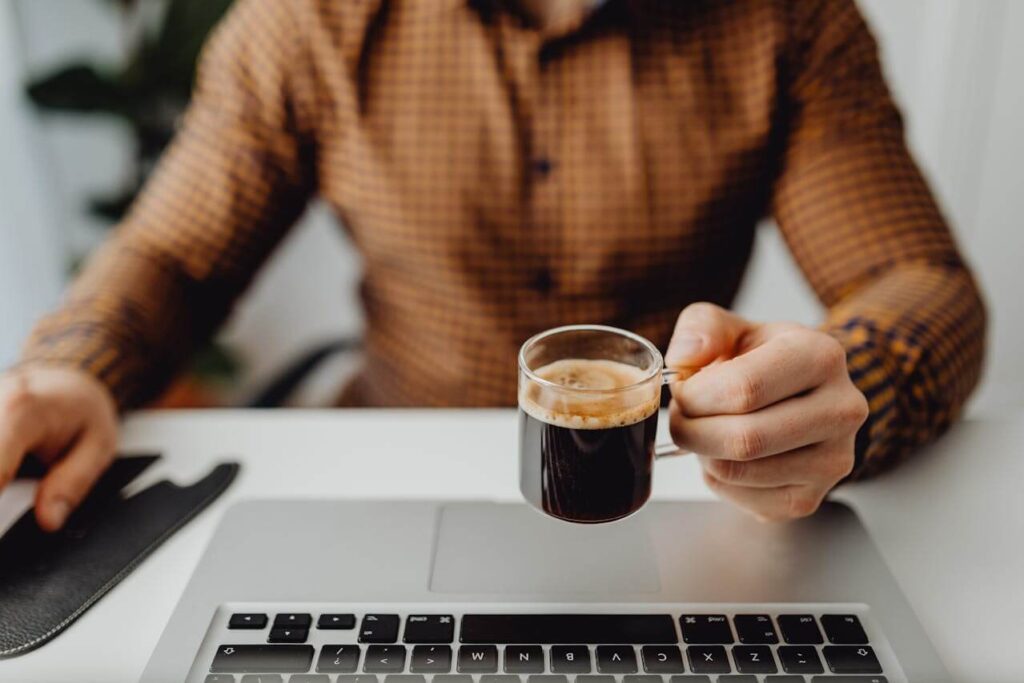 Cafes in Vietnam are open for long hours enabling you to work according to your own personal schedule.