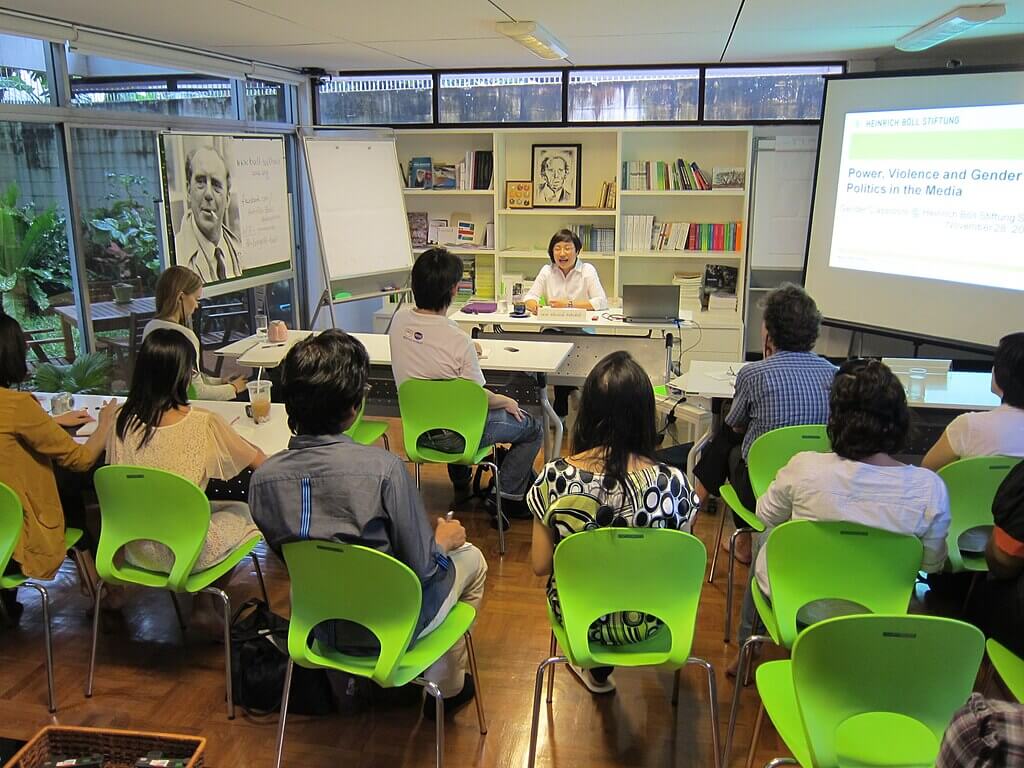 FAQ About Teaching English Abroad for Thai Teachers