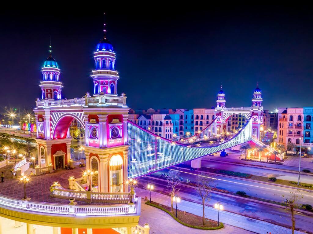 Ocean Park 3 is a huge complex just outside Hanoi, which you can visit easily for free.