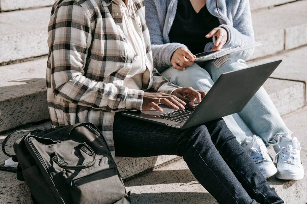 What Makes a Gap Year Study Abroad Program Excellent in 2025