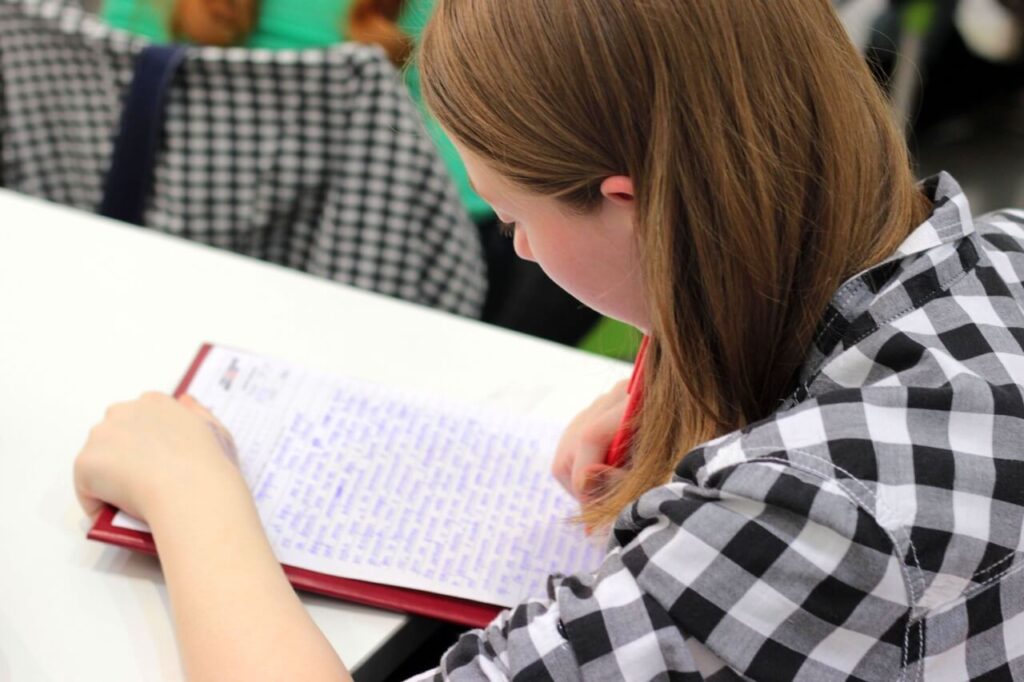 How Can Teachers Successfully Implement Direct Method in Modern Classrooms