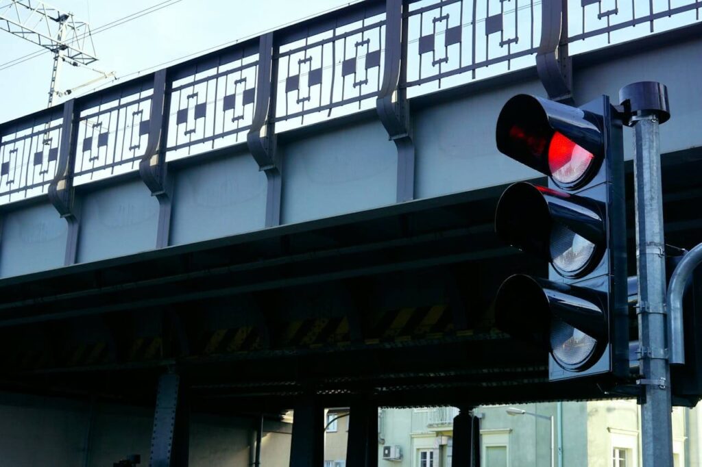 What Are the Exact Red Light Fine Amounts Under Decree 168/2024